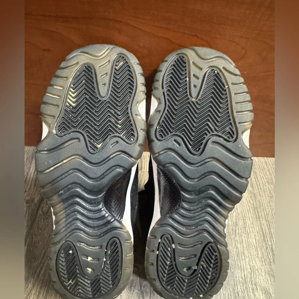 Nike Black and Gold Athletic Shoes
